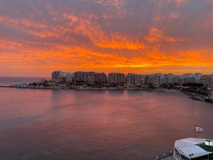 F2 - Lovely Two Bedrooms Flat Sea View, St Julians Сент Джулианс Экстерьер фото